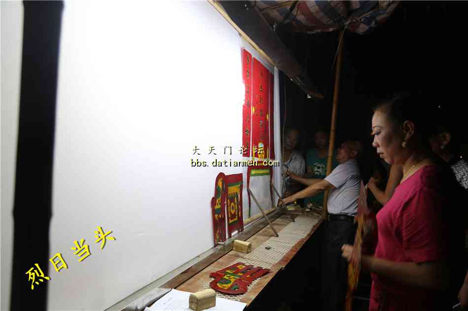 天门广场文化月之皮影戏专场,精彩多多.(现场图片)
