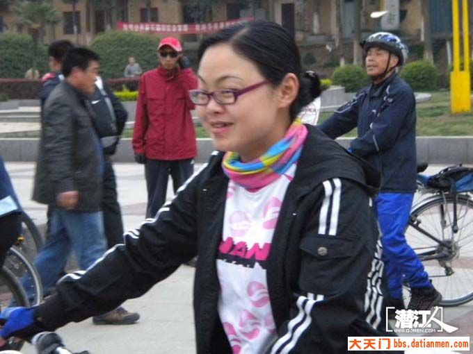 古雁沔河=豪气冲天 不爱骑马(宝马)爱骑驴(自行车) 身残